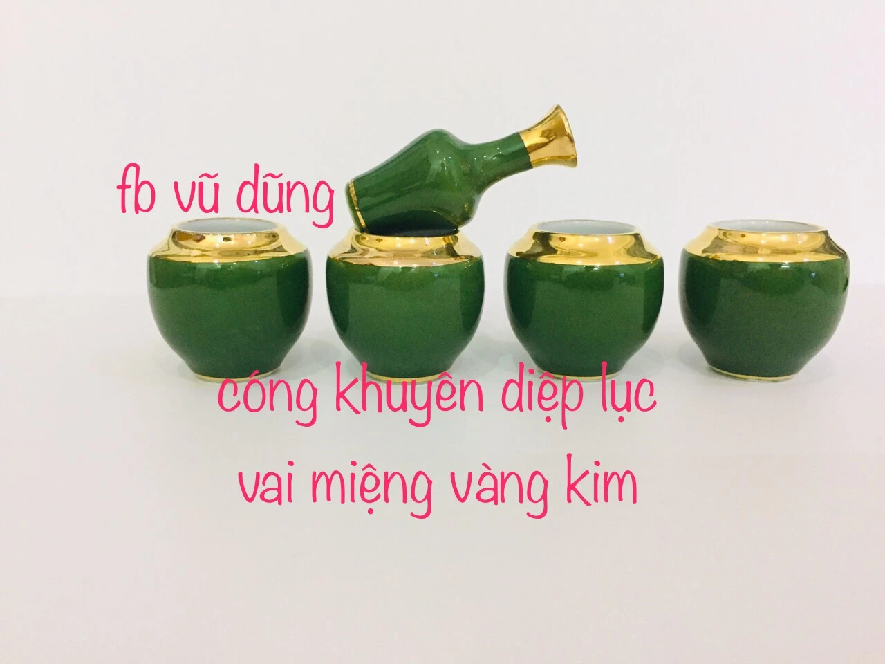 cóng khuyên chum xanh lục vai vàng kim