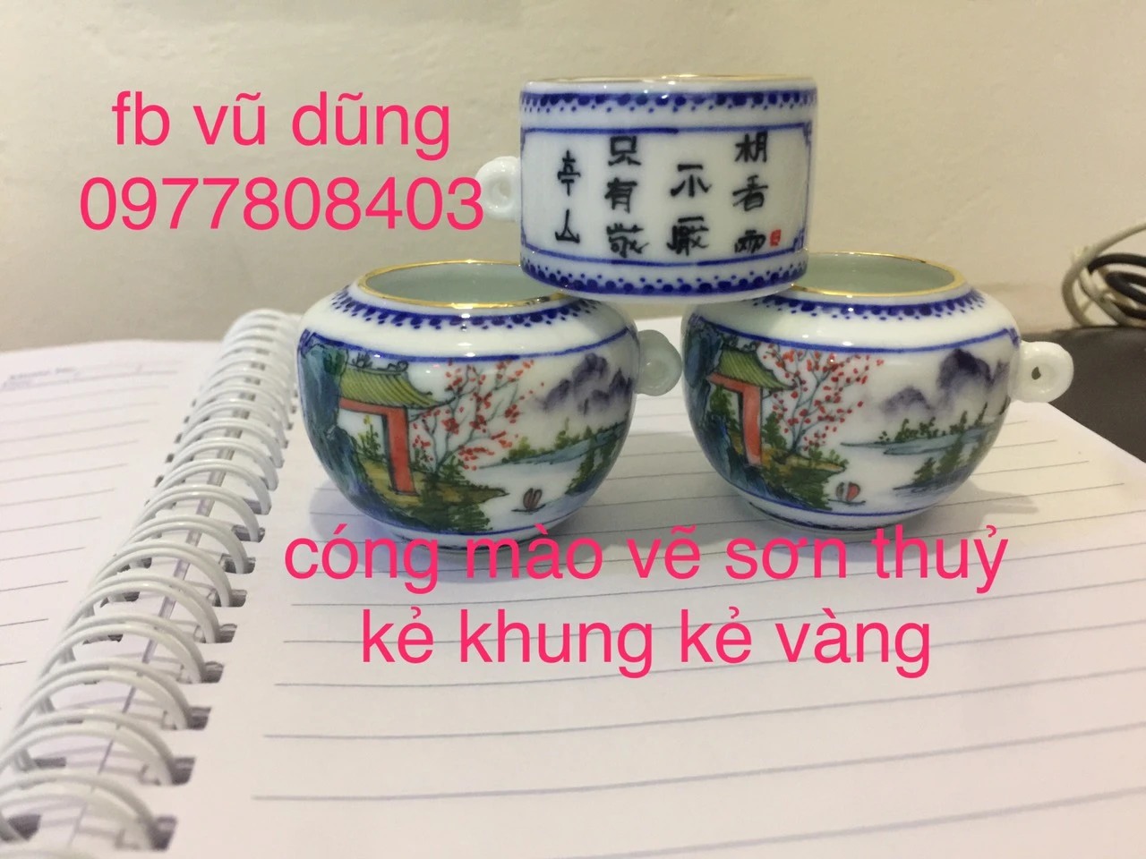 cóng mào vẽ sơn thủy bổ khung cảnh và chữ kẻ miệng vàng kim